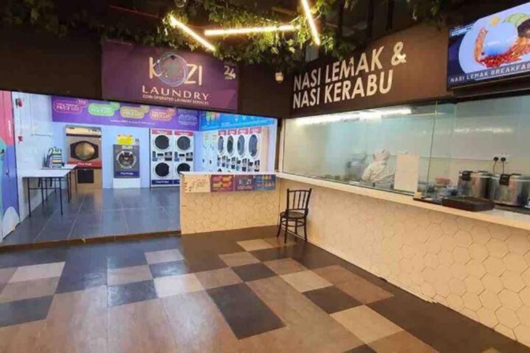 Jeff & Ricky Homestay@105 Kozi Square Кучинг Екстериор снимка